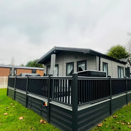 Ailsa Lodge With Hot Tub York Exterior photo